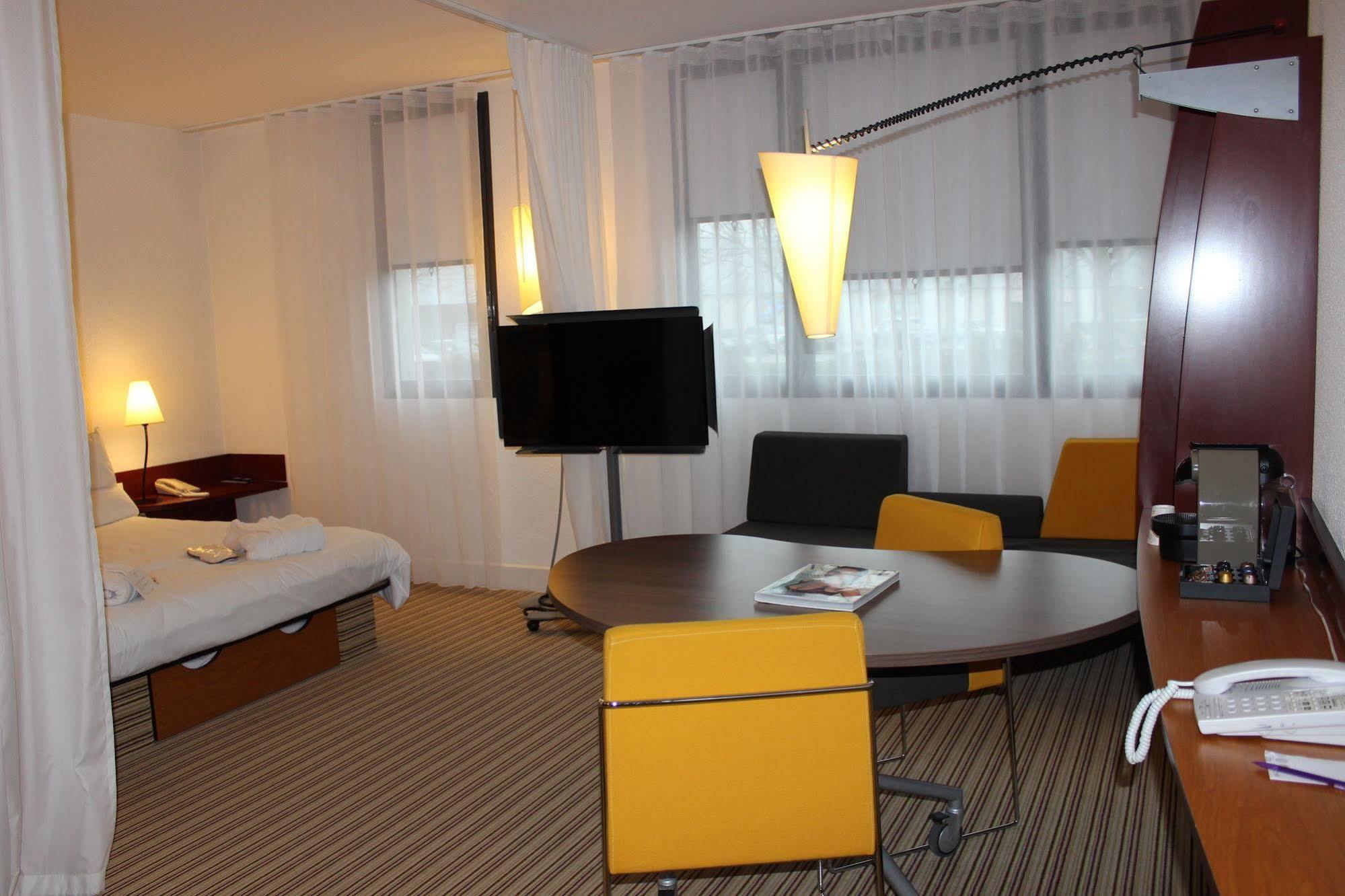 B&B Hotel Calais Terminal Cite Europe 4 Etoiles Coquelles Exterior photo